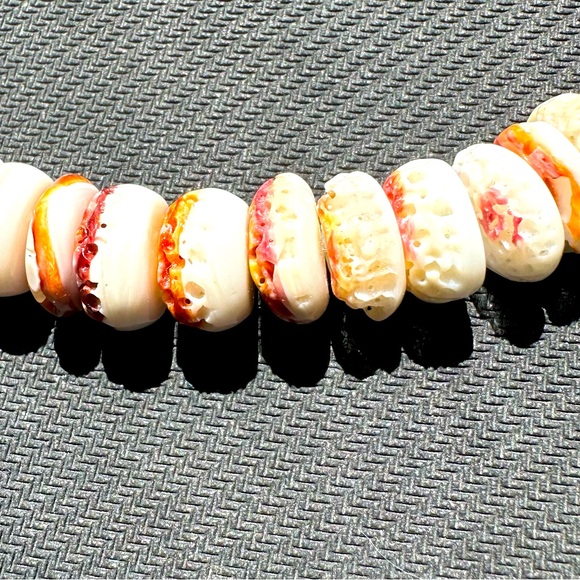 Hand Crafted “One of a Kind” Multi-Colored Soiny Oyster & Sterling Silver Choker - Picture 2 of 3